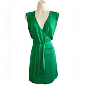 Diane von Furstenberg Size 2 Silk Green Dress Crossover V neck Sleeveless